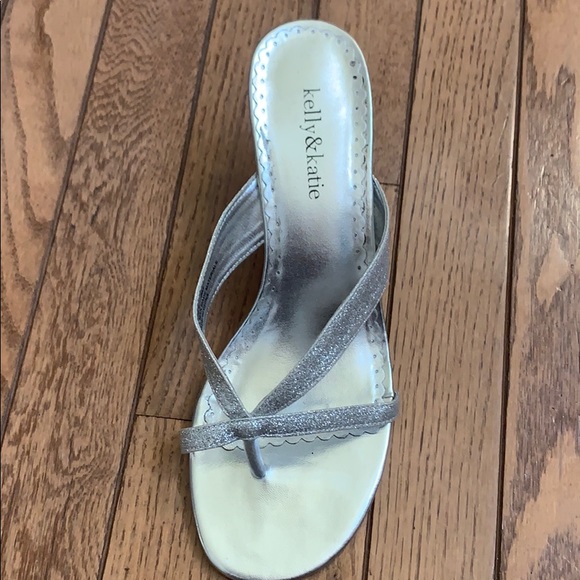 Kelly & Katie silver heels size 8M never worn - Picture 3 of 3
